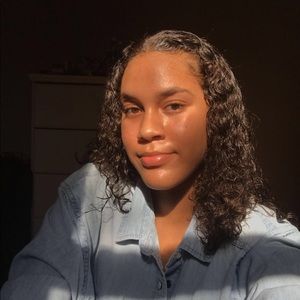 Meet your Posher, Sabria